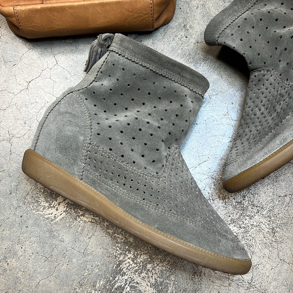 Isabel Marant suede ankle booties - Picture 2 of 9